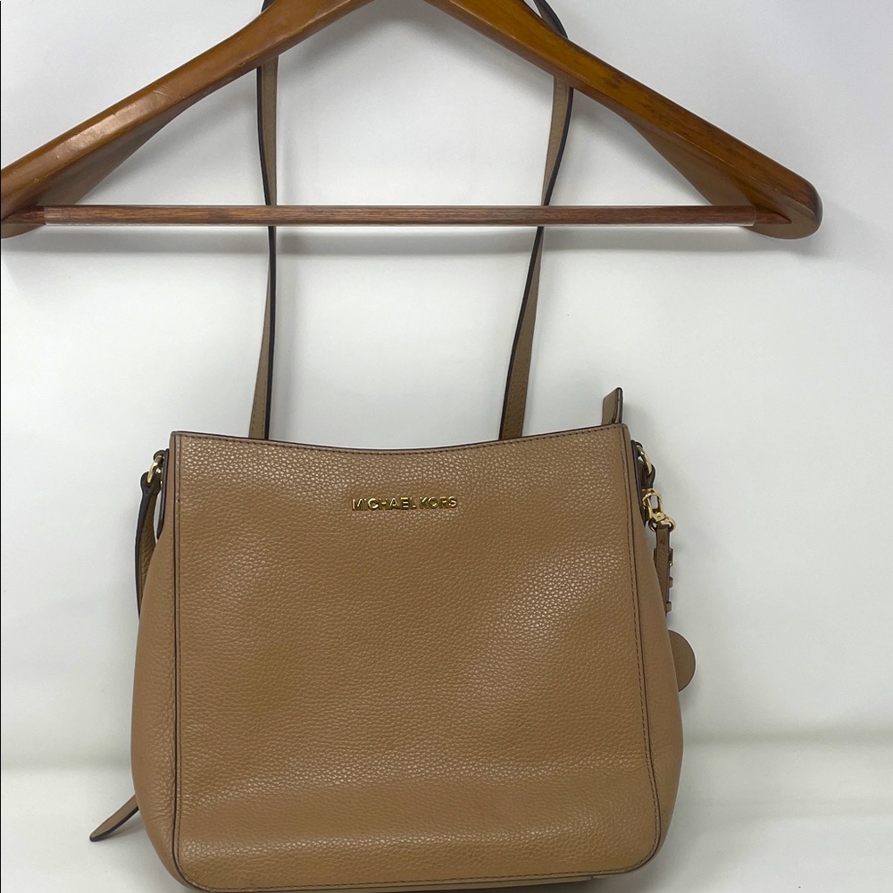 Michael Kors Tan Pebbled Leather Jet Set Messenger Bag Excellent Condition